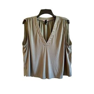 LALAVON, WOMENS, SAGE GREEN V-NECK SWING TOP. FLOWY, RELAXED FIT. SIZE S